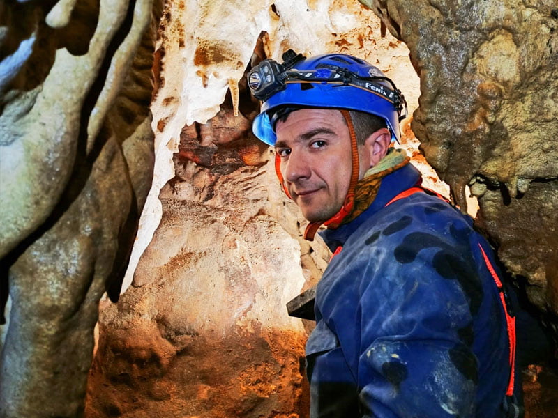 wycieczka po jaskini z przewodnikiem